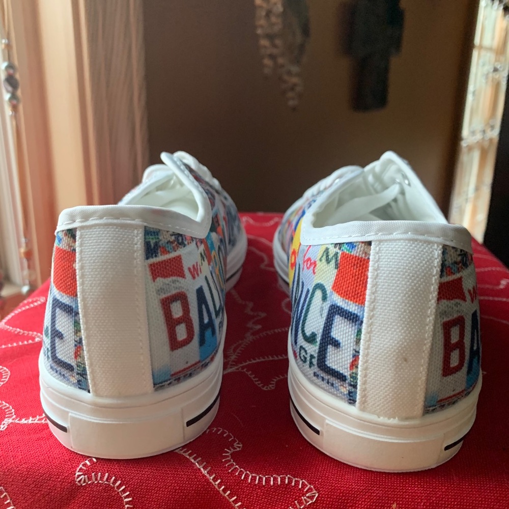 Chuck Taylor-like NIB Sneakers 6  white red blu - Picture 5 of 7